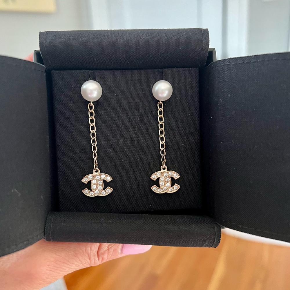CHANEL CC Logo Dangling Gold Earrings w/Pearl & Crystals Fall 2020